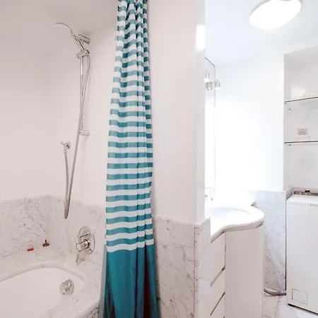 Downtown Como-porta Torre Flat شقة *