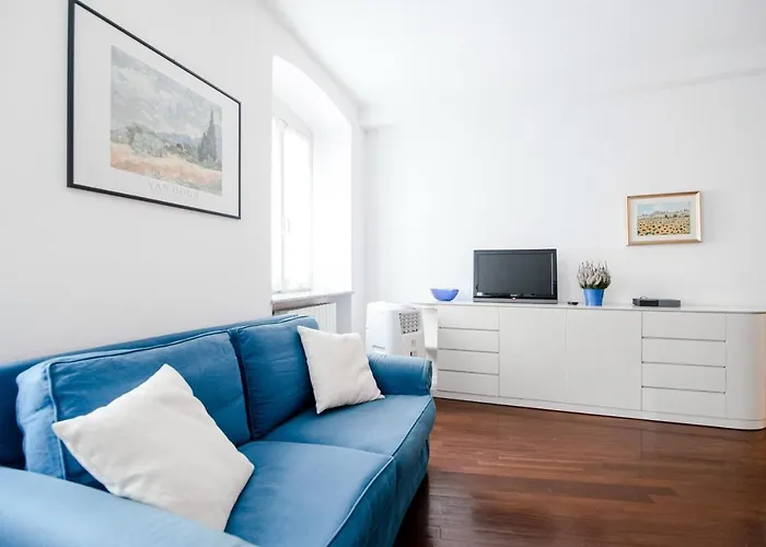 Downtown Como-porta Torre Flat コモ